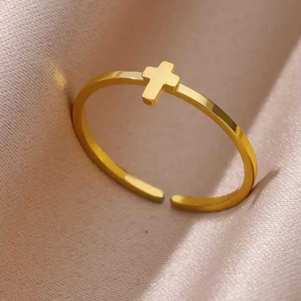 Shine Bright with Our Aesthetic Heart Gold Stainless Steel Rings! Perfect for Weddings, Prom, and Gifts! 💖✨ #VintageVibes #WaterproofJewelry