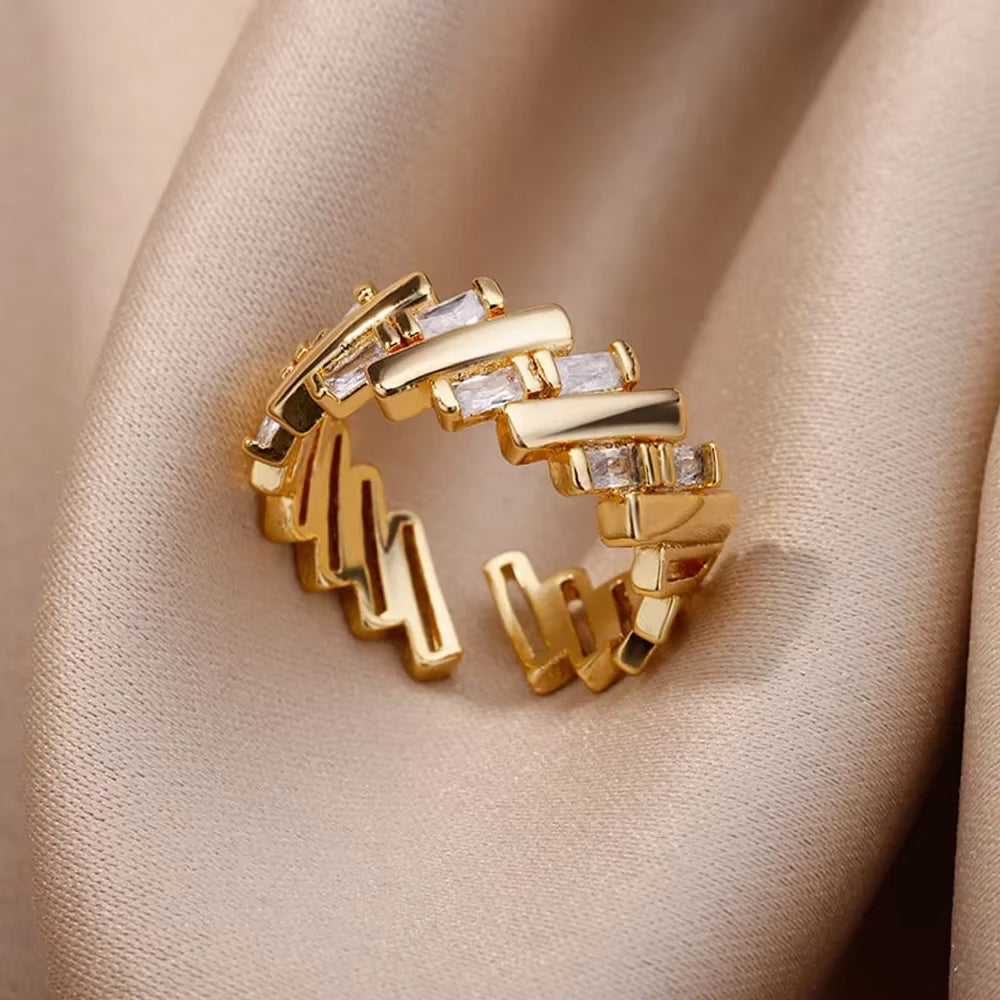 Shine Bright with Our Aesthetic Heart Gold Stainless Steel Rings! Perfect for Weddings, Prom, and Gifts! 💖✨ #VintageVibes #WaterproofJewelry