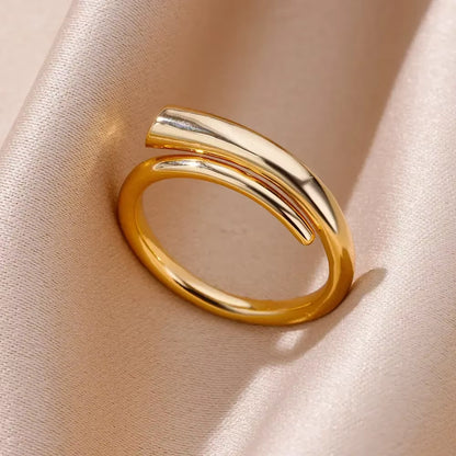 Shine Bright with Our Aesthetic Heart Gold Stainless Steel Rings! Perfect for Weddings, Prom, and Gifts! 💖✨ #VintageVibes #WaterproofJewelry
