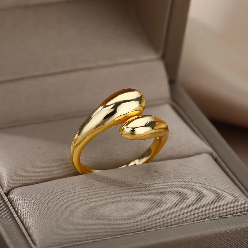 Shine Bright with Our Aesthetic Heart Gold Stainless Steel Rings! Perfect for Weddings, Prom, and Gifts! 💖✨ #VintageVibes #WaterproofJewelry