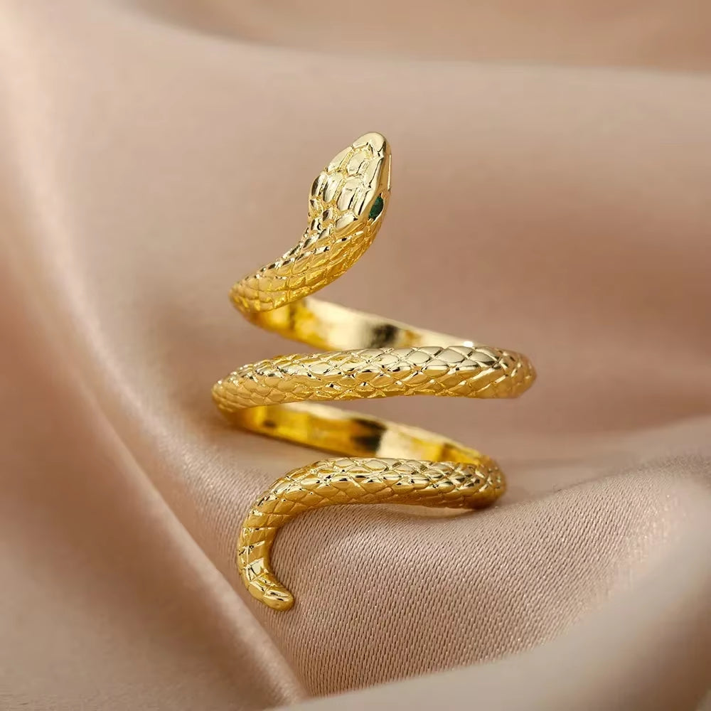 Shine Bright with Our Aesthetic Heart Gold Stainless Steel Rings! Perfect for Weddings, Prom, and Gifts! 💖✨ #VintageVibes #WaterproofJewelry