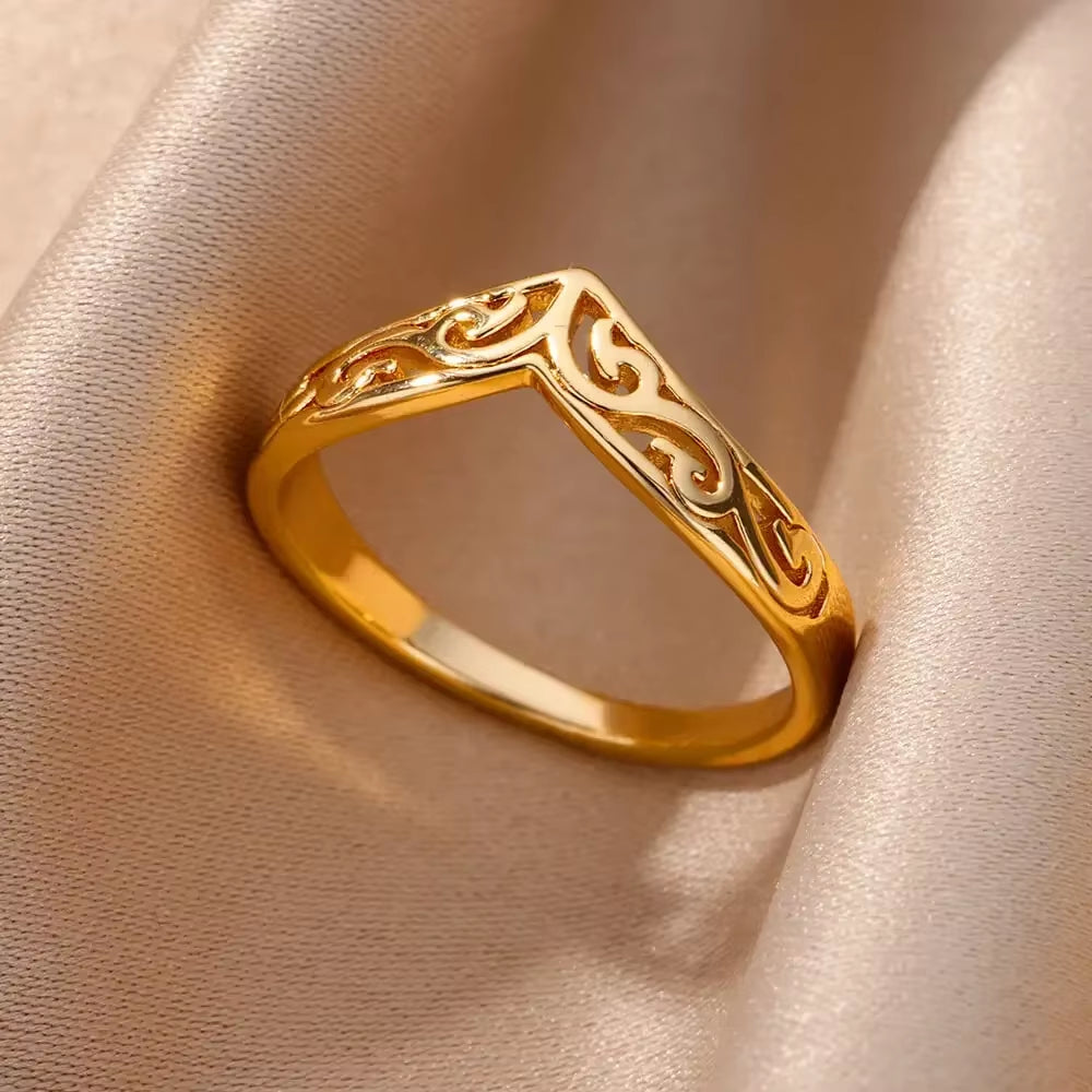 Shine Bright with Our Aesthetic Heart Gold Stainless Steel Rings! Perfect for Weddings, Prom, and Gifts! 💖✨ #VintageVibes #WaterproofJewelry