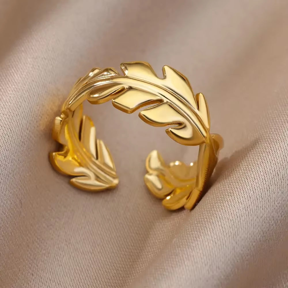 Shine Bright with Our Aesthetic Heart Gold Stainless Steel Rings! Perfect for Weddings, Prom, and Gifts! 💖✨ #VintageVibes #WaterproofJewelry