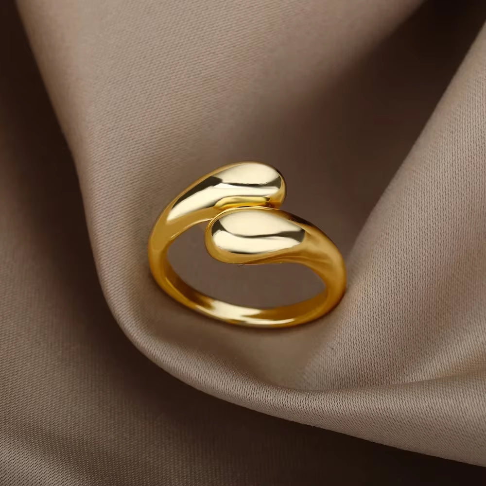 Shine Bright with Our Aesthetic Heart Gold Stainless Steel Rings! Perfect for Weddings, Prom, and Gifts! 💖✨ #VintageVibes #WaterproofJewelry