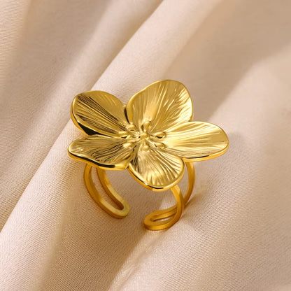 Shine Bright with Our Aesthetic Heart Gold Stainless Steel Rings! Perfect for Weddings, Prom, and Gifts! 💖✨ #VintageVibes #WaterproofJewelry