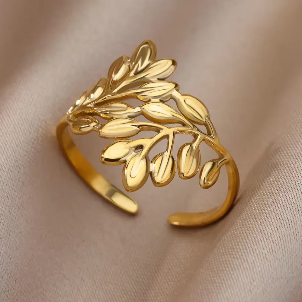 Shine Bright with Our Aesthetic Heart Gold Stainless Steel Rings! Perfect for Weddings, Prom, and Gifts! 💖✨ #VintageVibes #WaterproofJewelry